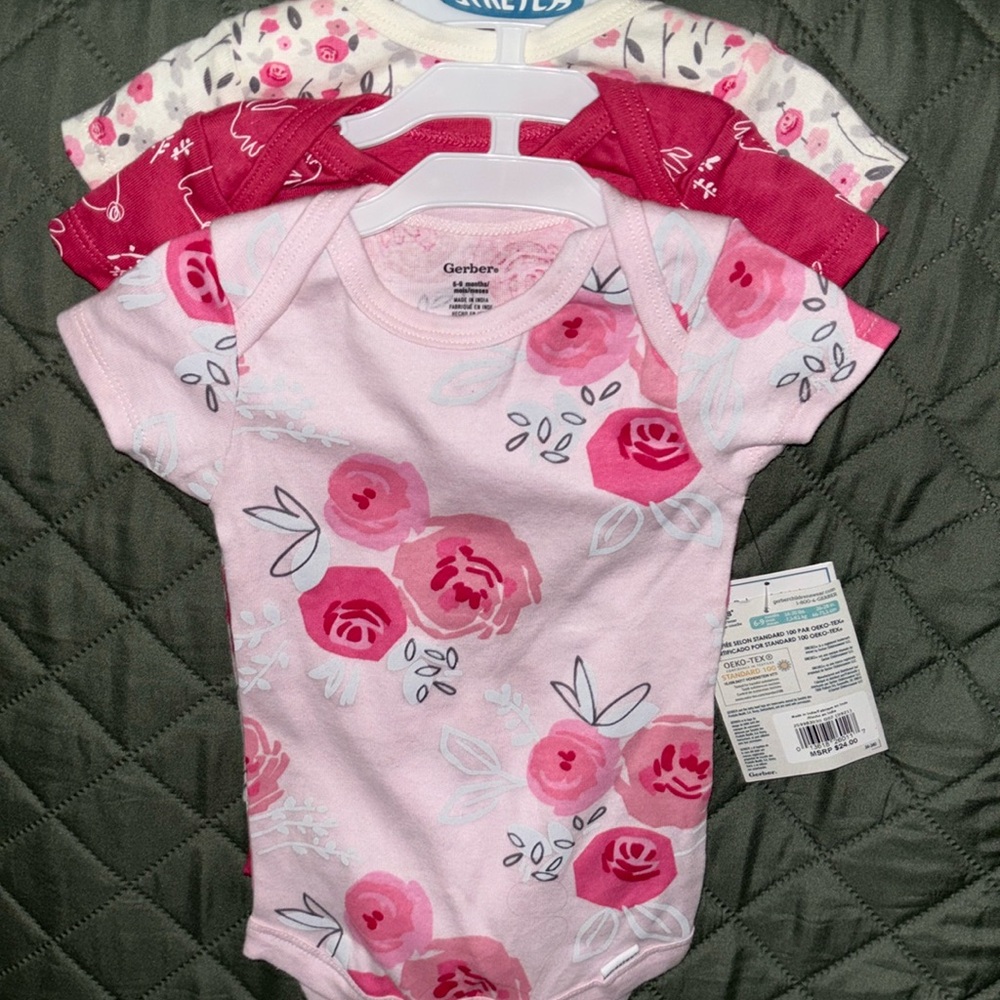 Gerber girl onesies 6-9 months 16-20lbs pink florals bunnies